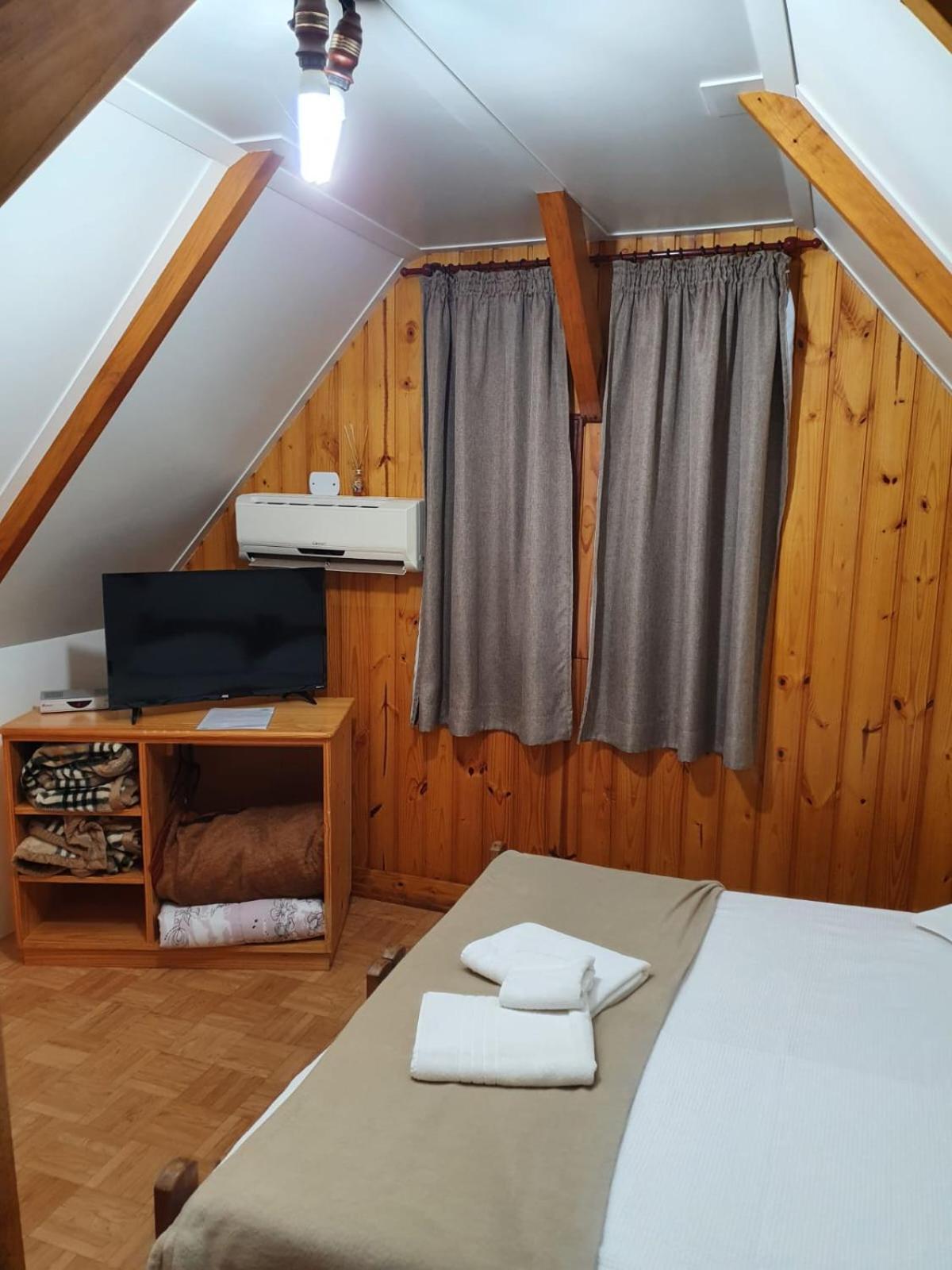 Hotel Vila Dos Alpes Treze Tilias Luaran gambar